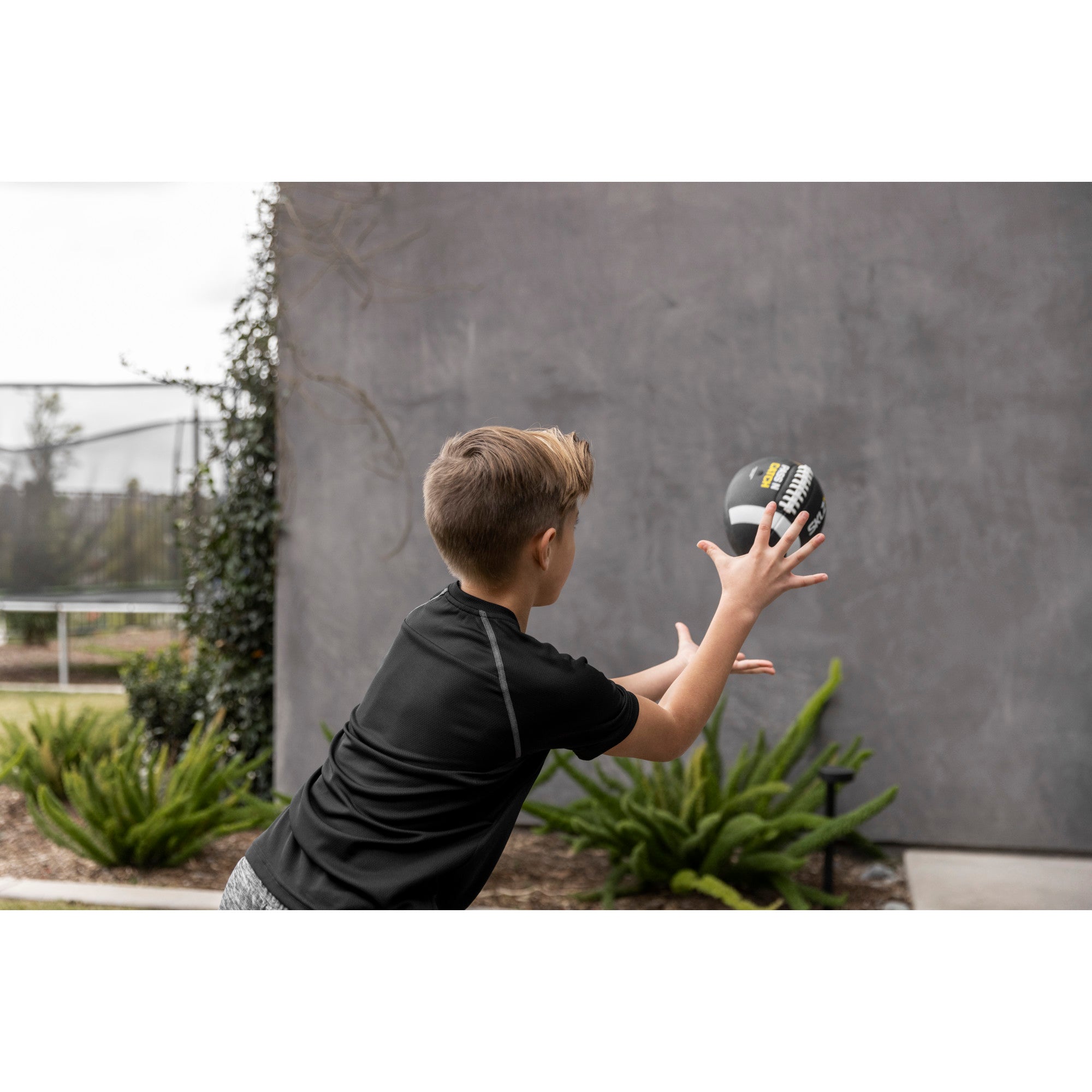 sklz-pass-n-catch-solo-practice-football image 6