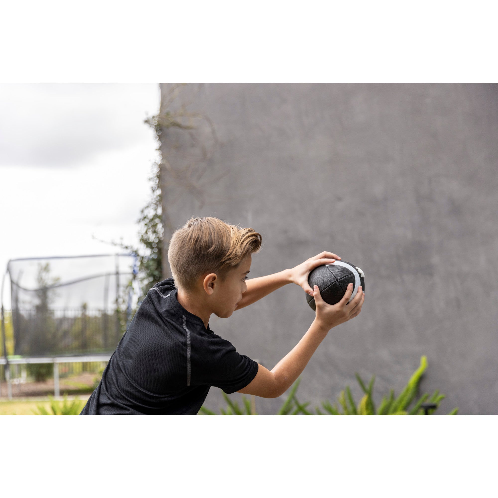 sklz-pass-n-catch-solo-practice-football image 7