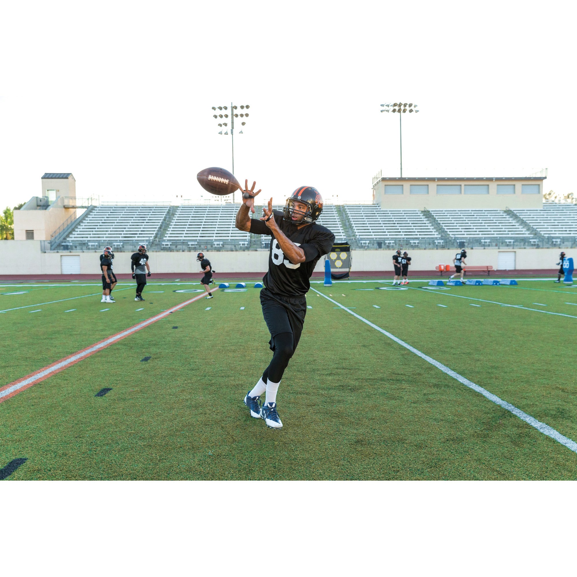 sklz-great-catch-american-football-fangtrainer-mit-gummi-mikrob-llen-und-verstel image 2