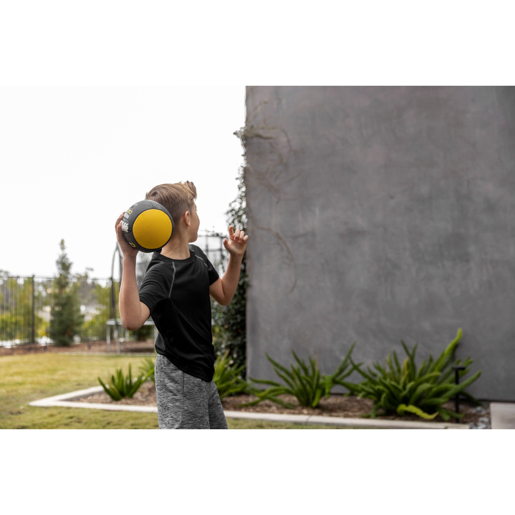 sklz-pass-n-catch-solo-practice-football image 5